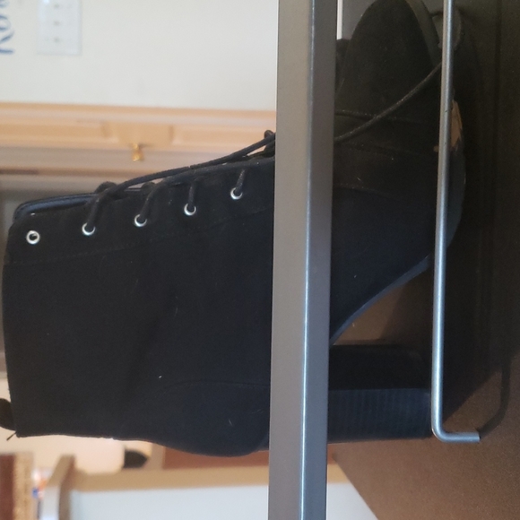 Black laced boot heels - Picture 4 of 4